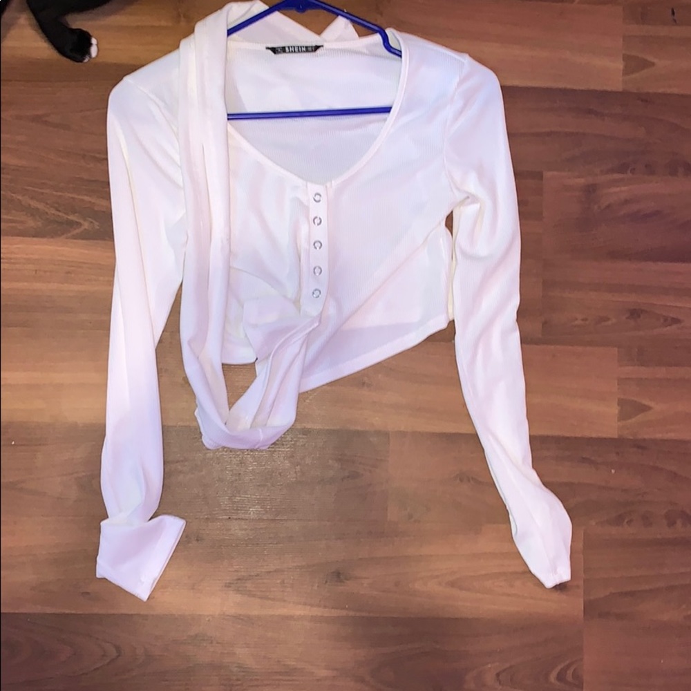 White crop top shirt